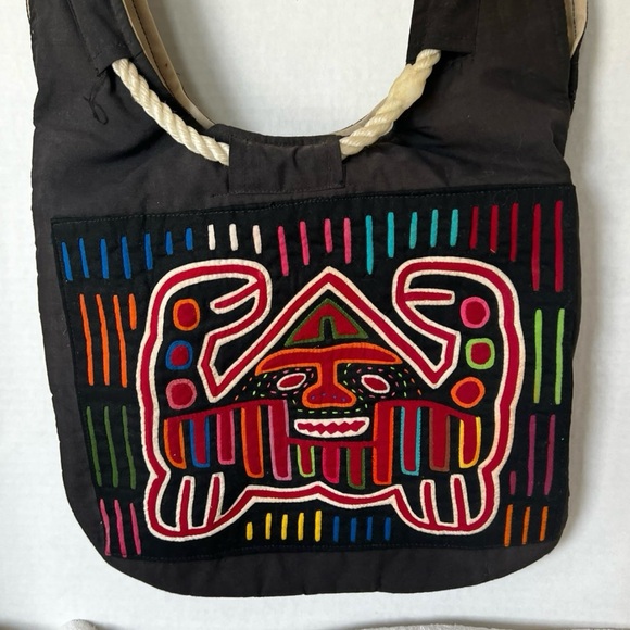 handmade Panamanian Guna Mola design fabric bag with a corded handle - Picture 2 of 3